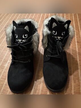 fabkids Black Faux-Fur Cat Lace-Up Boots